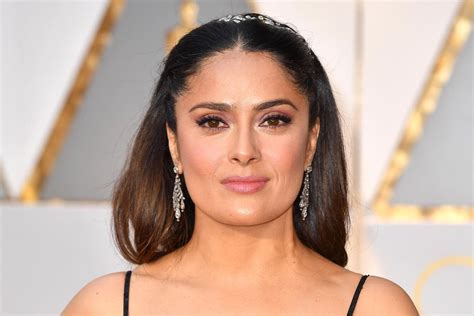 busty salma hayek|Hatte Salma Hayek eine Brust